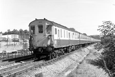 BR(S) Class 202 1014 at High Brooms, Kent with the 9.15am Charing Cross - Hastings service on Wednesday 28 Aug 1985 - J. Scrace [233699]