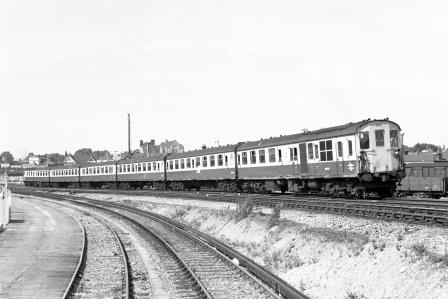 BR(S) Class 202 1031 at Tonbridge, Kent with the 12.45pm Charing Cross - Hastings service on Thursday 29 Aug 1985 - J. Scrace [233704]