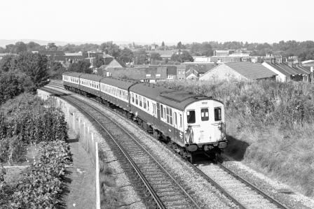 BR(S) Class 203 1032 at Tonbridge, Kent with the 2.52pm Tonbridge - Tunbridge Wells service on Thursday 29 Aug 1985 - J. Scrace [233706]