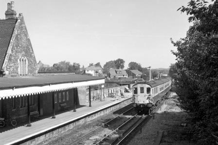 BR(S) Class 203 1037 at Battle, East Sussex with the 9.45am Charing Cross - Hastings service on Wednesday 28 Aug 1985 - J. Scrace [233710]