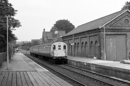 BR(S) Class 205 1125 at Uckfield Station, East Sussex with the 3.24pm Victoria - Uckfield service on Saturday 13 Jul 1985 - J. Scrace [233713]