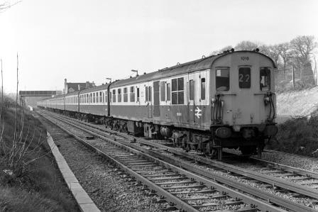 BR(S) Class 202 1016 at Frant, East Sussex with the 4.15pm Charing Cross - Hastings service on Thursday 01 May 1986 - J. Scrace [233731]