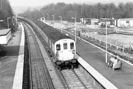 BR(S) Class 203 1035 at Robertsbridge Station, East Sussex with the 11.45am Charing Cross - Hastings service on Saturday 15 Mar 1986 - J. Scrace [233736]