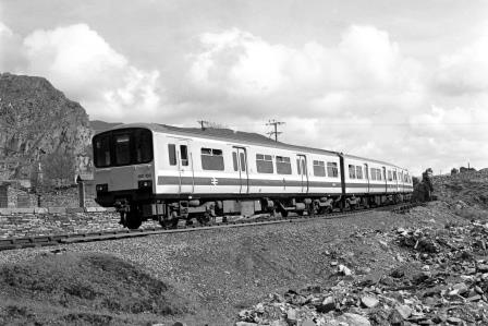 BR(W) Class 150 150102 at Blaenau Ffestiniog, Gwynedd with the 4.05pm Blaenau Ffestiniog - Llandudno service on Bank Holiday Monday 26 May 1986 - J. Scrace [233747]