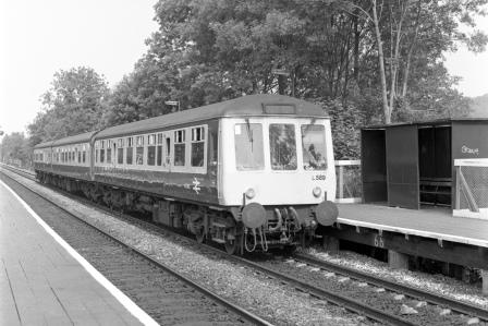 BR(S) Class 119 L589 at Deepdene Station, Surrey with the 4.23pm Gatwick Airport - Reading service on Thursday 19 Jun 1986 - J. Scrace [233753]