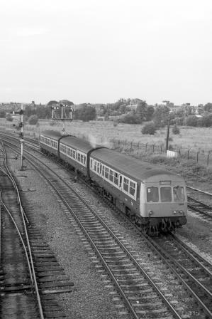 BR(W) Class 101 C812 at Sutton Bridge Junction, Greater London with the 6.37pm Shrewsbury - Swansea service on Thursday 03 Jul 1986 - J. Scrace [233757]