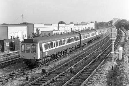BR(W) Class 117 L425 at Oxford, Oxfordshire with the 3.44pm Didcot - Oxford service on Wednesday 17 Sep 1986 - J. Scrace [233759]