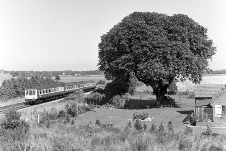 BR(W) Class 114 at Radley, Oxfordshire with the 11.21am Oxford - Didcot service on Friday 19 Sep 1986 - J. Scrace [233760]