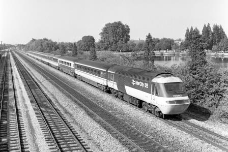 BR(W) Class 43 253017 at Oxford, Oxfordshire with the 1.14pm Great Malvern - Paddington service on Friday 19 Sep 1986 - J. Scrace [233763]