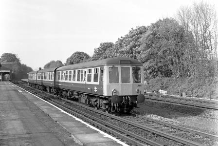 BR(S) Class 119 L594 at Earlswood Station, Surrey with the 3.40pm Reading - Gatwick Airport service on Saturday 09 May 1987 - J. Scrace [233768]