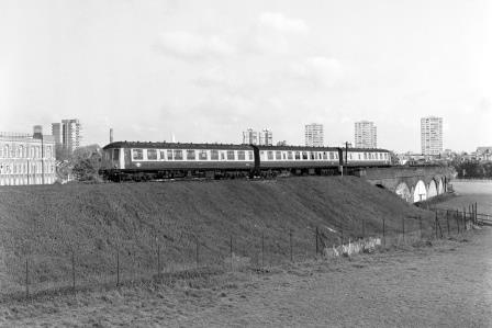 BR(S) Class 119 L587 at Clapham Junction, Greater London with the 8.37am Clapham Junction - Kensington Olympia service on Wednesday 13 May 1987 - J. Scrace [233769]