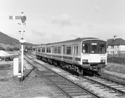 BR(W) Class 150 150114 at Porthmadog, Gwynedd with the 8.41am Pwhelli - Machynlleth service on Tuesday 25 Aug 1987 - J. Scrace [233782]