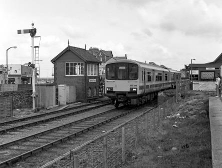 BR(W) Class 150 150114 at Barmouth, Gwynedd with the 8.41am Pwhelli - Machynlleth service on Tuesday 25 Aug 1987 - J. Scrace [233783]