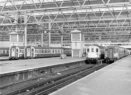 BR(S) Class 204 204004 & BR(S) Class 423 7742 at Waterloo Station, Greater London with the 12.10pm Waterloo - Salisbury service on Thursday 12 Nov 1987 - J. Scrace [233791]