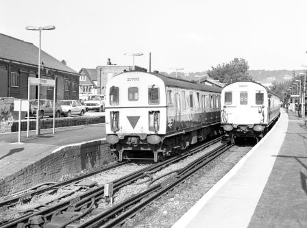 BR(S) Class 205 205017 & BR(S) Class 207 207012 at Oxted Station, Surrey with the 9.36am Victoria - Uckfield service on Wednesday 30 Sep 1987 - J. Scrace [233798]