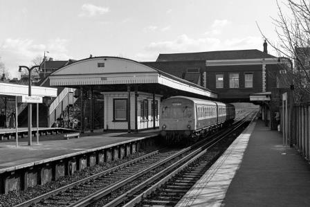 BR(S) Class 101 830 at New Cross Gate Station, Greater London with a Route Learning Trip on Tuesday 16 Feb 1988 - J. Scrace [233804]
