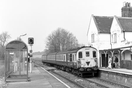 BR(S) Class 205 205029 at Dunbridge Station, Dorset with the 11.40am Salisbury - Portsmouth Harbour service on Thursday 07 Apr 1988 - J. Scrace [233819]