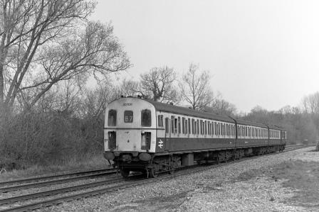 BR(S) Class 207 207011 at Dunbridge, Dorset with the 3.33 .m. Portsmouth Harbour - Sherborne service on Thursday 07 Apr 1988 - J. Scrace [233823]
