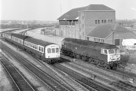 BR(W) Class 101 C851 & BR(W) Class 47 47033 at Westbury, Wiltshire with the 5.25pm Swindon - Warminster service on Monday 11 Apr 1988 - J. Scrace [233825]
