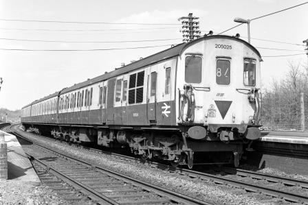 BR(S) Class 205 205025 at Romsey Station, Hampshire with the 11.40am Salisbury - Portsmouth Harbour service on Wednesday 13 Apr 1988 - J. Scrace [233831]