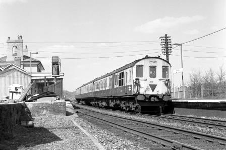 BR(S) Class 205 205025 at Romsey Station, Hampshire with the 11.40am Salisbury - Portsmouth Harbour service on Wednesday 13 Apr 1988 - J. Scrace [233832]