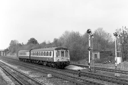 BR(W) Class 116 53909 at Sutton Bridge Junction, Shropshire with the 5.27am Swansea - Shrewsbury service on Friday 29 Apr 1988 - J. Scrace [233835]