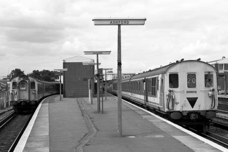BR(S) Class 205 205012 & BR(S) Class 411 1602 at Ashford Station, Kent with a Charing Cross service & 1.04pm Ashford - Hastings on Thursday 25 Aug 1988 - J. Scrace [233844]