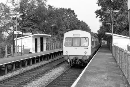 BR(S) Class 101 L834 at Leigh Station, Surrey with the 4.39pm Tonbridge - Redhill service on Monday 05 Sep 1988 - J. Scrace [233849]