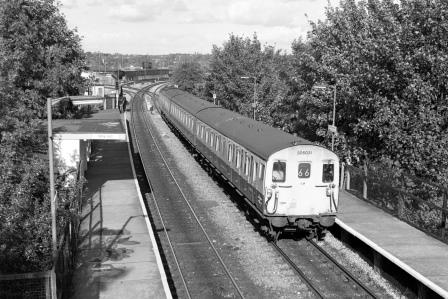 BR(S) Class 205 205031 at Reading West Station, Berkshire with the 2.55pm Reading - Basingstoke service on Monday 10 Oct 1988 - J. Scrace [233858]