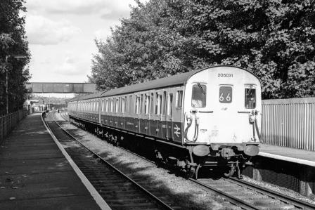 BR(S) Class 205 205031 at Reading West Station, Berkshire with the 2.55pm Reading - Basingstoke service on Monday 10 Oct 1988 - J. Scrace [233859]