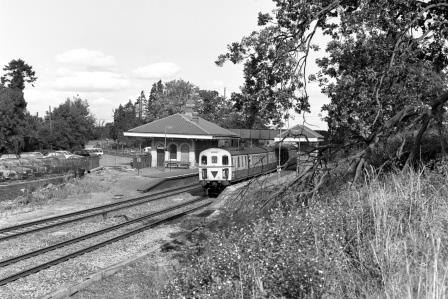 BR(S) Class 207 207005 at Mortimer Station, Berkshire with the 1.55pm Reading - Portsmouth Harbour service on Friday 30 Sep 1988 - J. Scrace [233861]