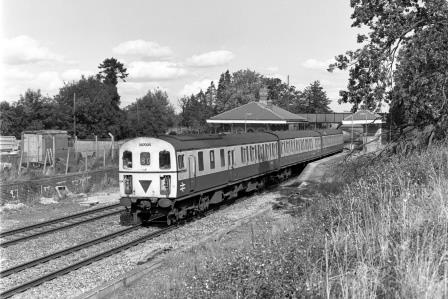 BR(S) Class 207 207005 at Mortimer Station, Berkshire with the 1.55pm Reading - Portsmouth Harbour service on Friday 30 Sep 1988 - J. Scrace [233862]
