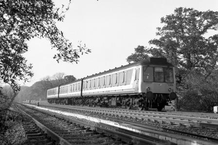 BR(S) Class 117 L428 at Godstone, Surrey with the 1.05pm Redhill - Tonbridge service on Thursday 24 Nov 1988 - J. Scrace [233878]