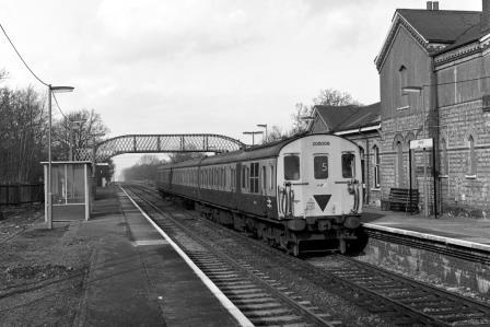 BR(S) Class 205 205008 at Hever Station, Kent with the 11.15am Oxted - Uckfield service on Saturday 11 Feb 1989 - J. Scrace [233881]