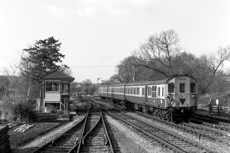 BR(S) Class 205 205008 at Eridge, East Sussex with the 6.15pm Oxted - Uckfield service on Tuesday 14 Feb 1989 - J. Scrace [233884]