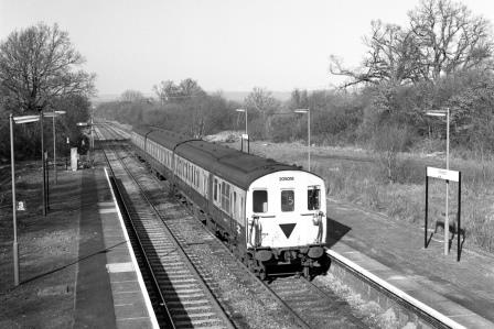 BR(S) Class 205 205018 at Hever Station, Kent with the 11.15am Oxted - Uckfield service on Tuesday 14 Feb 1989 - J. Scrace [233885]
