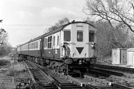 BR(S) Class 205 205018 at Eridge, East Sussex with the 12.39pm Uckfield - Oxted service on Tuesday 14 Feb 1989 - J. Scrace [233889]