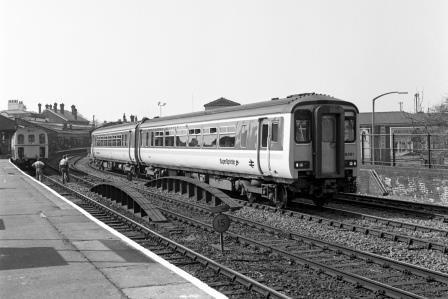 BR(S) Class 156 156461 at Salisbury Station, Wiltshire with the 11.36am Cardiff - Portsmouth Harbour service on Friday 31 Mar 1989 - J. Scrace [233898]