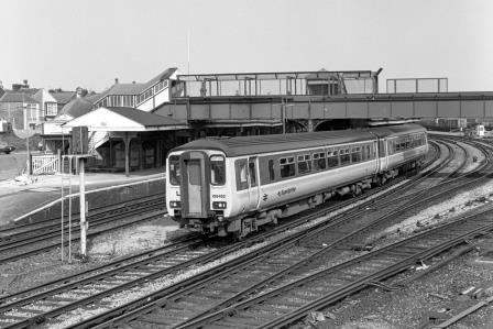 BR(S) Class 156 156452 at Fratton Station, Hampshire with the 12.36pm Cardiff - Portsmouth Harbour service on Tuesday 18 Apr 1989 - J. Scrace [233902]