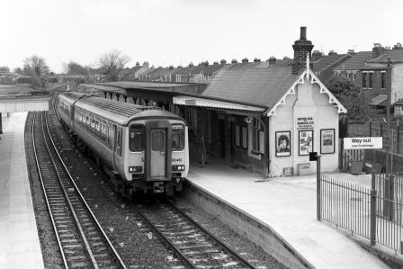 BR(S) Class 156 156461 at Cosham Station, Hampshire with the 2.10pm Portsmouth Harbour - Cardiff service on Friday 14 Apr 1989 - J. Scrace [233904]