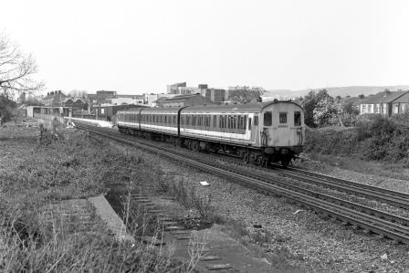 BR(S) Class 205 205029 at Portchester, Hampshire with the 11.35am Reading - Portsmouth Harbour service on Tuesday 18 Apr 1989 - J. Scrace [233912]