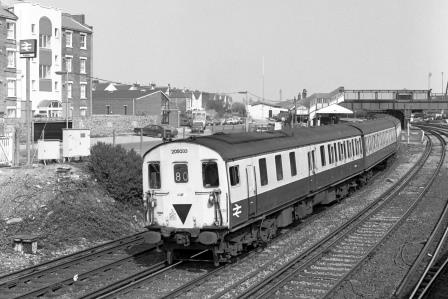 BR(S) Class 205 205033 at Fratton, Hampshire with the 1.55pm Reading - Portsmouth Harbour service on Tuesday 18 Apr 1989 - J. Scrace [233917]