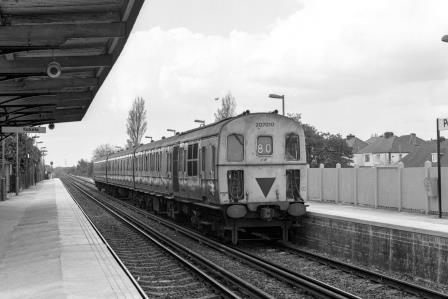 BR(S) Class 207 207010 at Portchester Station, Hampshire with the 11.55am Reading - Portsmouth Harbour service on Friday 14 Apr 1989 - J. Scrace [233918]
