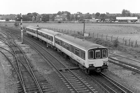 BR(W) Class 150 150148 at Sutton Bridge Junction, Shropshire with the 4.25pm Birmingham - Aberystwyth service on Friday 26 May 1989 - J. Scrace [233926]