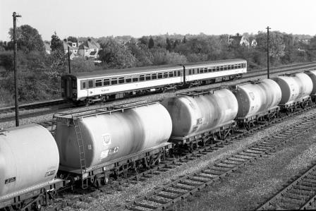 BR(W) Class 150 at Oxford, Oxfordshire with the 2.37pm Didcot - Oxford service on Friday 12 Oct 1990 - J. Scrace [233947]