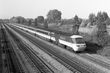 BR(W) Class 43 43015 at Oxford, Oxfordshire with the 1.45pm Great Malvern - Paddington service on Friday 12 Oct 1990 - J. Scrace [233948]