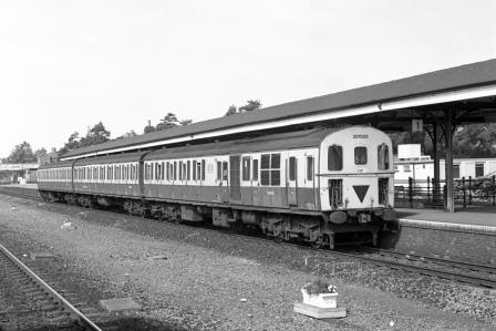 BR(S) Class 207 207005 at Andover Station, Hampshire with the 9.40am Salisbury - Reading service on Wednesday 10 Jul 1991 - J. Scrace [233954]