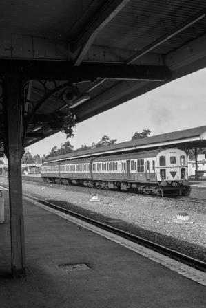 BR(S) Class 207 207005 at Andover Station, Hampshire with the 9.40am Salisbury - Reading service on Wednesday 10 Jul 1991 - J. Scrace [233955]