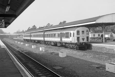 BR(S) Class 207 207017 at Andover Station, Hampshire with the 9.43am Salisbury - Basingstoke service on Monday 15 Mar 1993 - J. Scrace [233975]