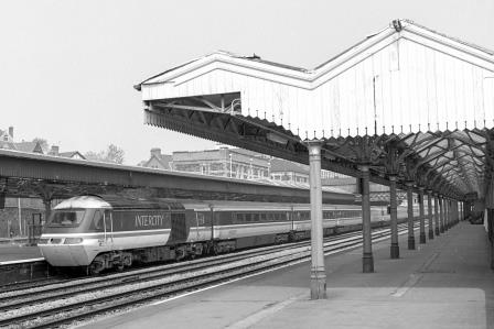 BR(W) Class 43 43012 at Newport Station, Gwent with the 1.00pm Paddington - Swansea service on Friday 30 Apr 1993 - J. Scrace [233981]